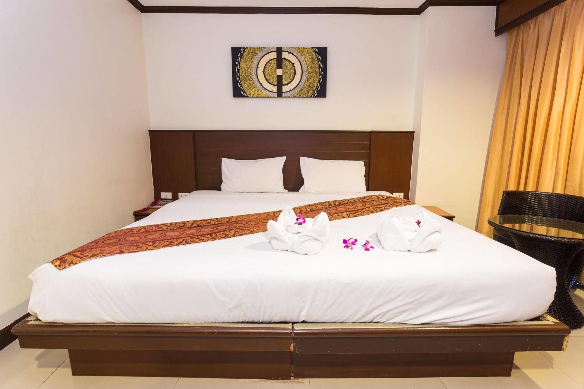 Sharaya Patong Hotel Exterior foto