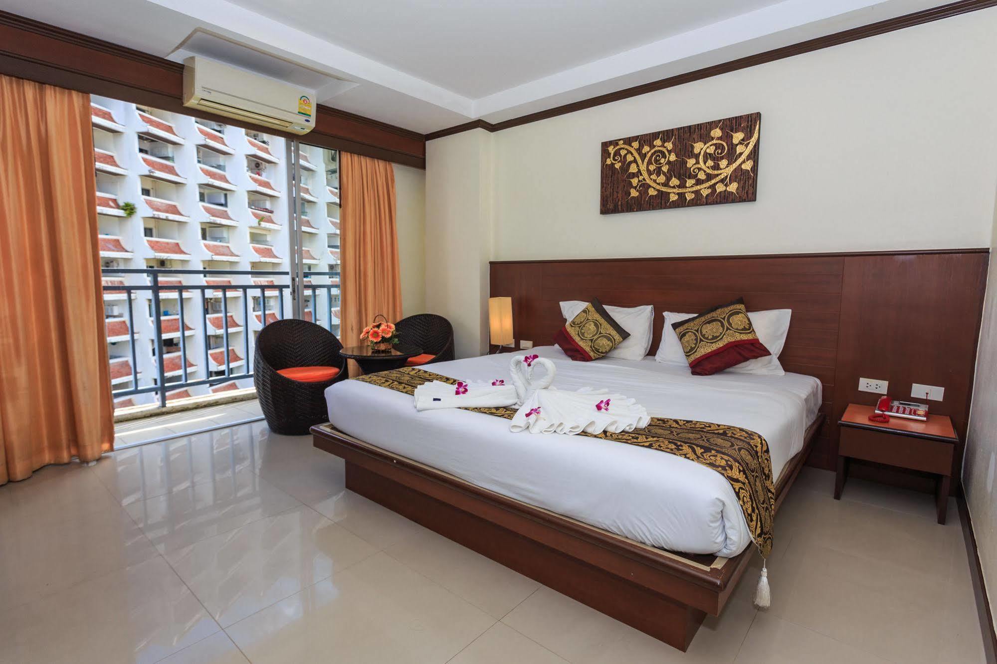 Sharaya Patong Hotel Exterior foto